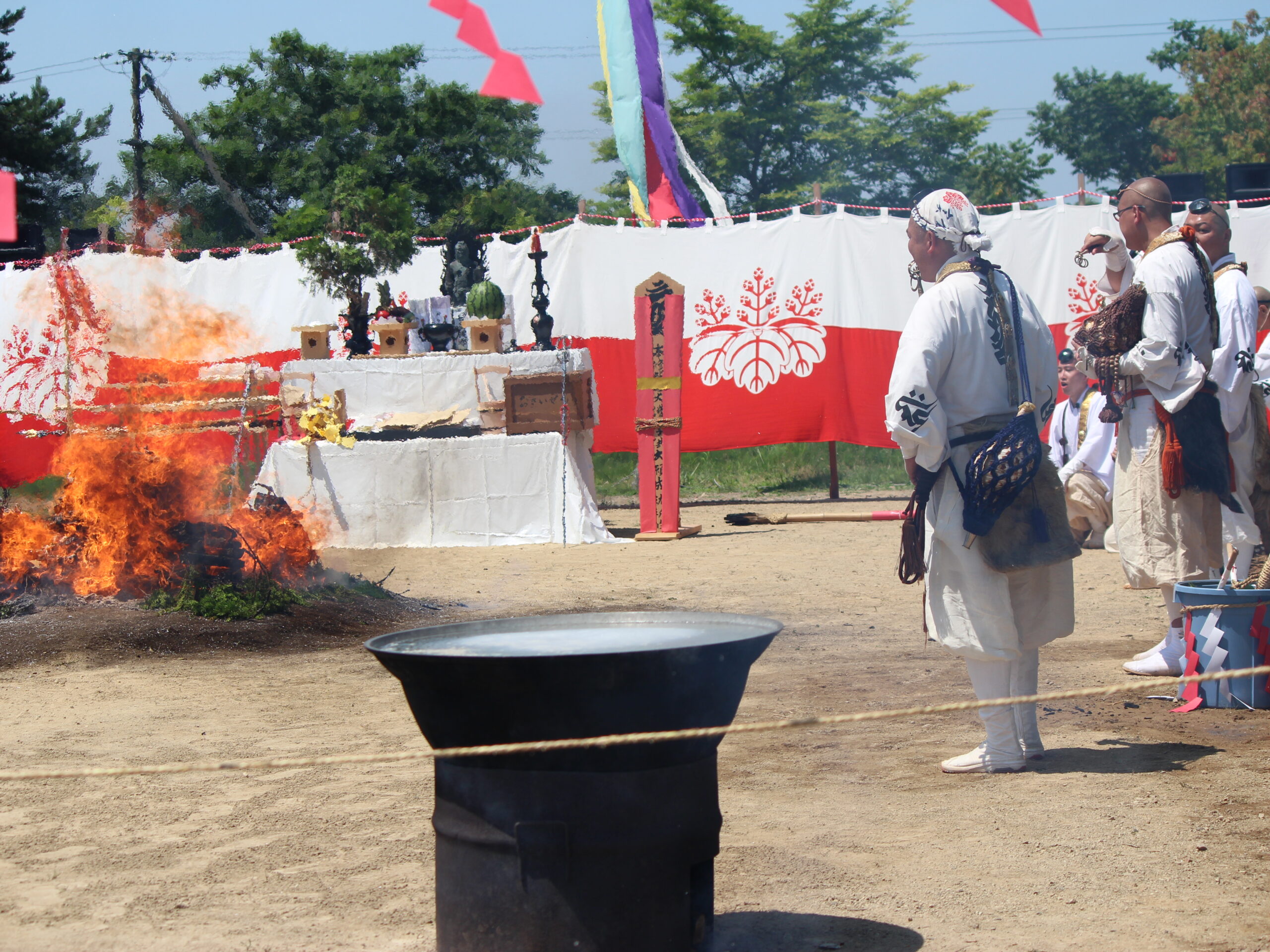 御本尊大祭法要 柴燈護摩供 火渡り修行